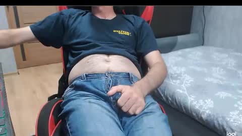 Snapshot of maximus3334 chatting on July 13, 8:11 pm maximus3334 online show from July 13, 8:11 pm