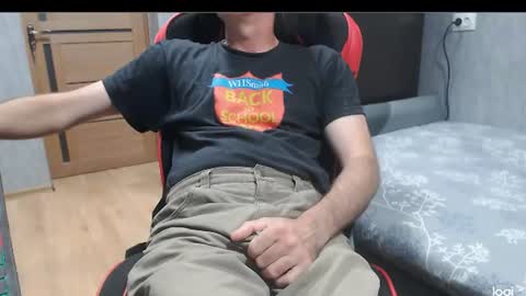 Snapshot of maximus3334 chatting on July 19, 7:28 pm maximus3334 online show from July 19, 7:28 pm