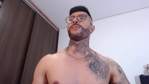 Independent Model online show from December 28, 7:11 am