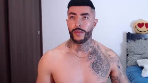 Independent Model online show from January 12, 4:52 am