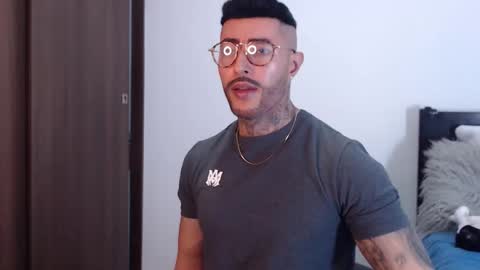 Independent Model online show from January 17, 5:00 am