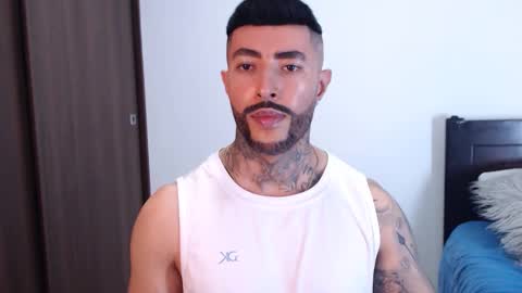 Independent Model online show from January 25, 2:15 am