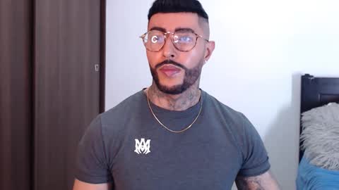 Independent Model online show from January 28, 2:11 am