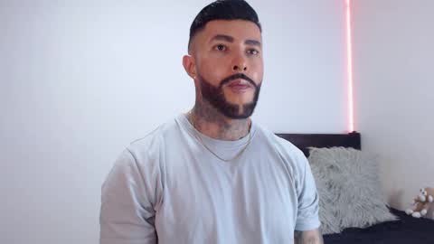 Independent Model online show from October 4, 5:16 am