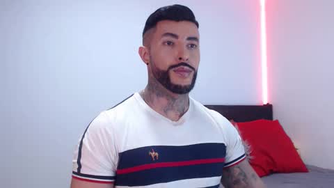 Independent Model online show from November 11, 4:45 am