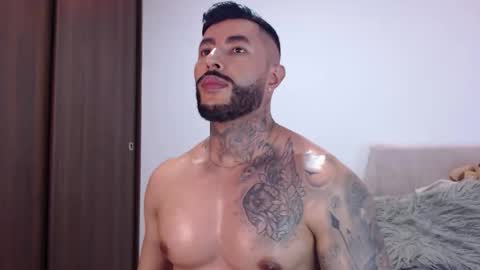 Independent Model online show from November 20, 4:12 am