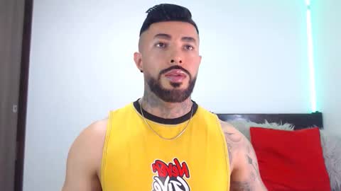 Independent Model online show from February 5, 8:35 pm