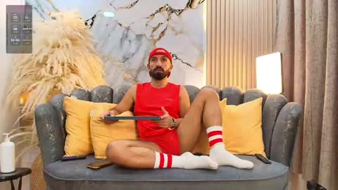 Snapshot of maximus_thorne chatting on April 22, 8:32 pm Maximus online show from April 22, 8:32 pm