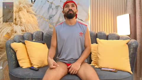 Snapshot of maximus_thorne chatting on April 27, 8:18 pm Maximus online show from April 27, 8:18 pm