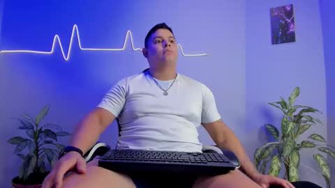 Snapshot of maximussteel_ chatting on November 2, 3:36 pm Maximus online show from November 2, 3:36 pm