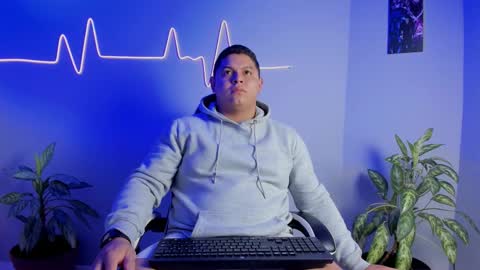 Snapshot of maximussteel_ chatting on November 10, 11:42 am Maximus online show from November 10, 11:42 am