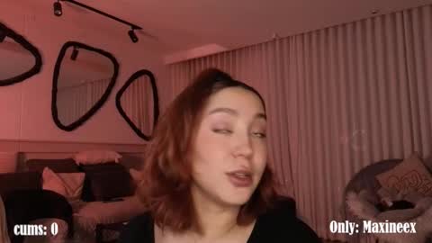 Snapshot of maxine_8 chatting on March 19, 11:42 pm Maxine online show from March 19, 11:42 pm