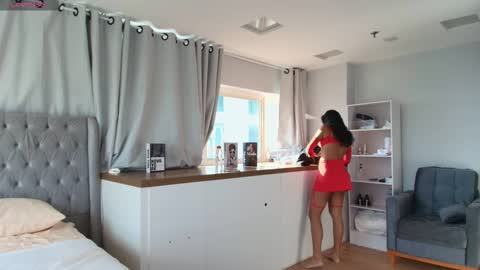 Snapshot of maxine_spencer chatting on February 22, 7:45 pm Maxine online show from February 22, 7:45 pm