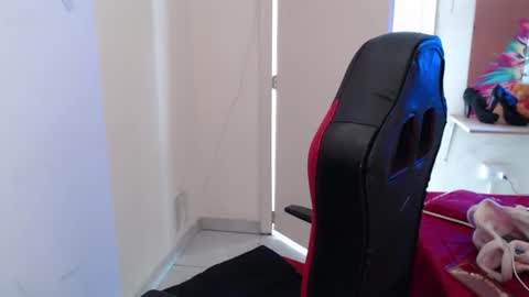 Snapshot of maxinesex_ chatting on November 18, 2:54 pm maxinesex_ online show from November 18, 2:54 pm