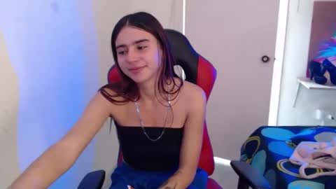 Snapshot of maxinesex_ chatting on November 25, 2:17 pm maxinesex_ online show from November 25, 2:17 pm