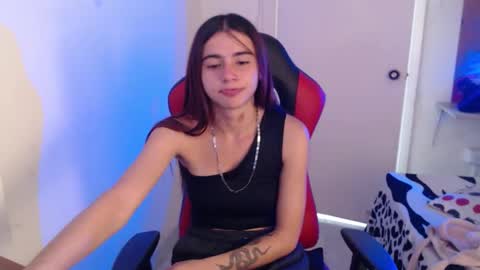 Snapshot of maxinesex_ chatting on December 2, 1:50 pm maxinesex_ online show from December 2, 1:50 pm