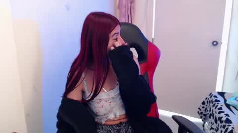 Snapshot of maxinesex_ chatting on December 18, 2:23 pm maxinesex_ online show from December 18, 2:23 pm