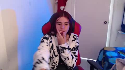 Snapshot of maxinesex_ chatting on January 5, 5:27 pm maxinesex_ online show from January 5, 5:27 pm