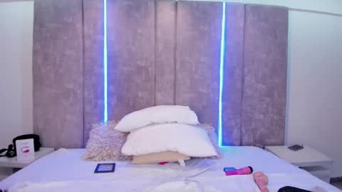 Snapshot of maxirogers chatting on February 11, 10:50 pm Maxi Rogers online show from February 11, 10:50 pm