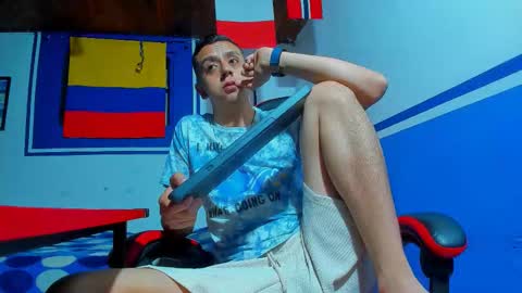 Snapshot of maxowens_oficial chatting on February 27, 9:48 pm MAX online show from February 27, 9:48 pm