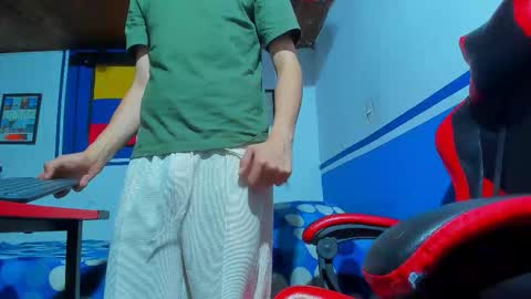 Snapshot of maxowens_oficial chatting on March 8, 7:17 pm MAX online show from March 8, 7:17 pm