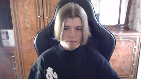 Snapshot of maxplay18 chatting on December 21, 10:17 am Max online show from December 21, 10:17 am