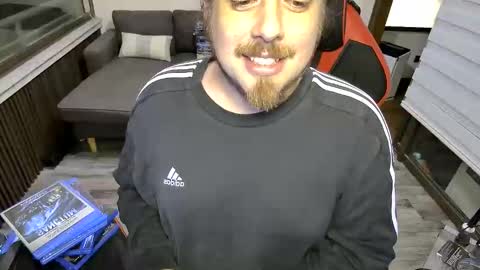 Snapshot of maxredz chatting on March 5, 4:02 am Max online show from March 5, 4:02 am