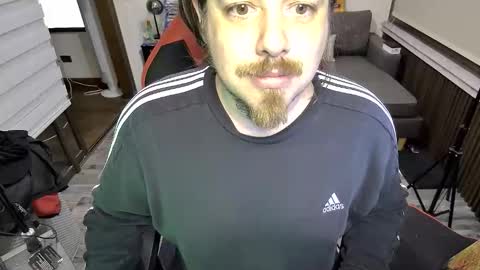 Snapshot of maxredz chatting on November 16, 5:57 am Max online show from November 16, 5:57 am