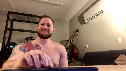 Snapshot of maxthrust321 chatting on January 28, 11:28 pm Max online show from January 28, 11:28 pm