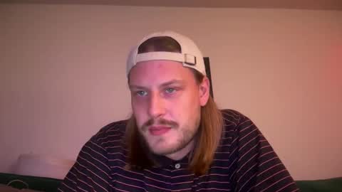 Snapshot of maxwatts95 chatting on October 14, 2:56 am Max Watts online show from October 14, 2:56 am