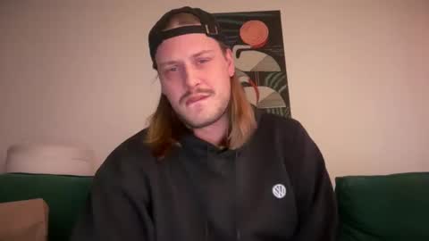 Snapshot of maxwatts95 chatting on November 22, 9:36 pm Max Watts online show from November 22, 9:36 pm