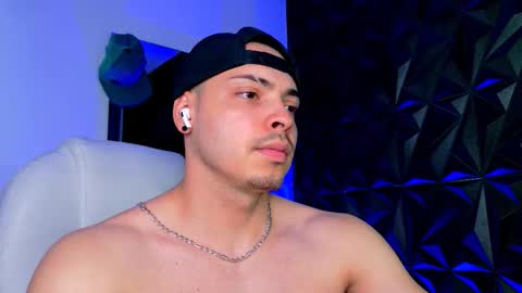 MAX online show from January 11, 7:30 pm