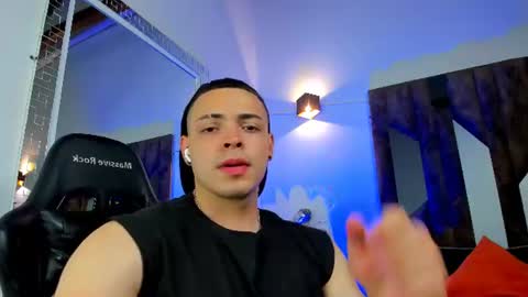 Snapshot of maxwell_dupont chatting on June 11, 11:36 pm MAX online show from June 11, 11:36 pm