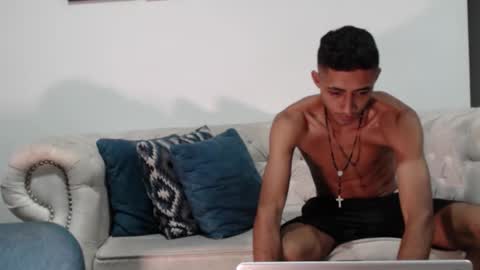 Snapshot of maxwolf18 chatting on October 21, 1:06 am maxwolf18 online show from October 21, 1:06 am