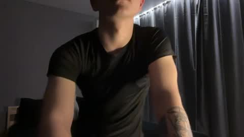 Snapshot of maxwoolf chatting on April 19, 2:27 pm Max online show from April 19, 2:27 pm