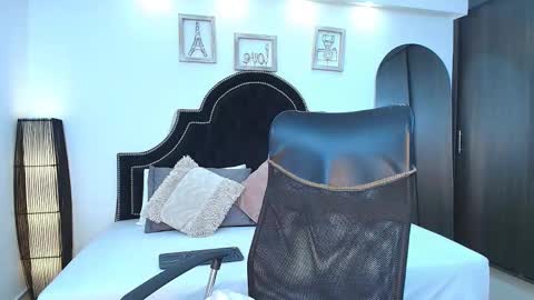 Snapshot of maxxicruz chatting on September 10, 1:38 am Maxxi online show from September 10, 1:38 am