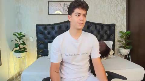Snapshot of maxxicruz chatting on September 28, 3:23 am Maxxi online show from September 28, 3:23 am