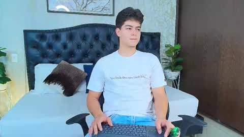 Snapshot of maxxicruz chatting on October 4, 3:59 am Maxxi online show from October 4, 3:59 am