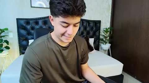 Snapshot of maxxicruz chatting on October 14, 3:18 am Maxxi online show from October 14, 3:18 am