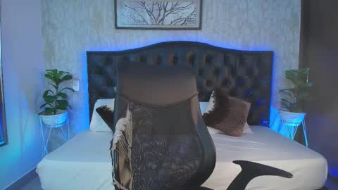 Snapshot of maxxicruz chatting on November 22, 4:00 am Maxxi online show from November 22, 4:00 am
