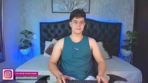 Snapshot of maxxicruz chatting on December 2, 4:51 am Maxxi online show from December 2, 4:51 am