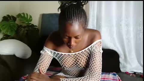 Snapshot of maxxinepetite chatting on February 8, 11:13 am maxxinepetite online show from February 8, 11:13 am