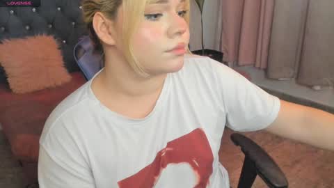 Maxine Minx online show from February 1, 12:05 pm