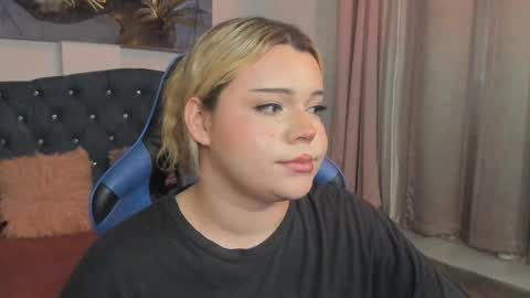 Maxine Minx online show from February 25, 9:31 am