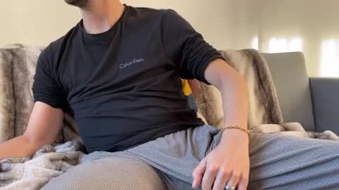 Snapshot of maxxxurbate chatting on December 15, 12:49 pm MaxXxurbate online show from December 15, 12:49 pm