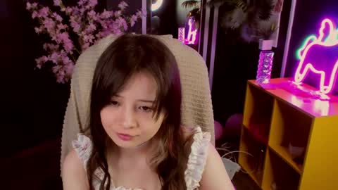 Snapshot of may_lings chatting on May 2, 11:15 am may_lings online show from May 2, 11:15 am