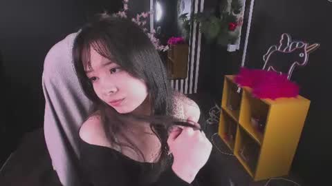 Snapshot of may_lings chatting on June 17, 11:12 am may_lings online show from June 17, 11:12 am