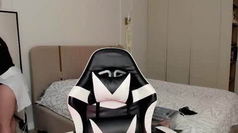 Mia online show from February 13, 2:18 am