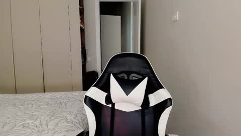 Mia online show from February 24, 3:04 am