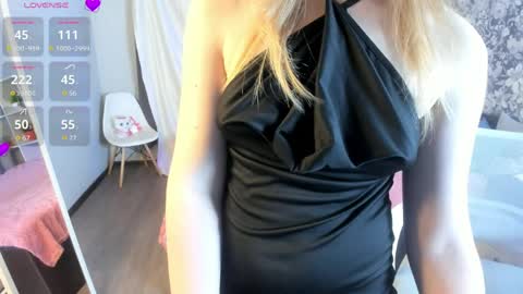 Snapshot of may_want chatting on June 5, 1:50 pm Leila online show from June 5, 1:50 pm